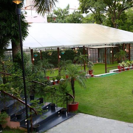 Inderlok Hotel Ντεχραντούν Εξωτερικό φωτογραφία