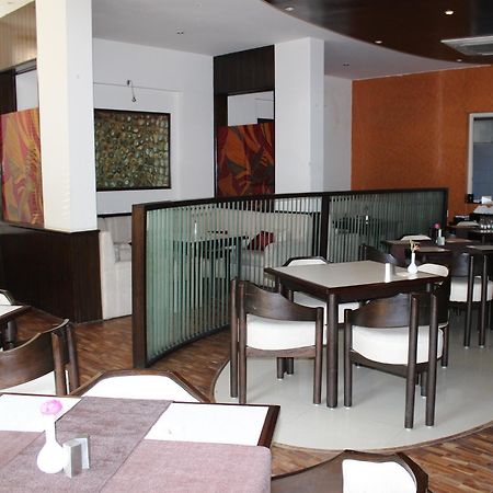 Inderlok Hotel Ντεχραντούν Εξωτερικό φωτογραφία